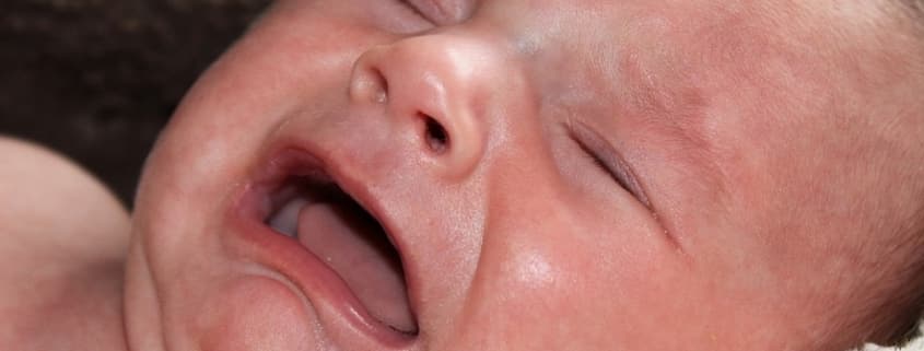 bebé llorando por enfermedad