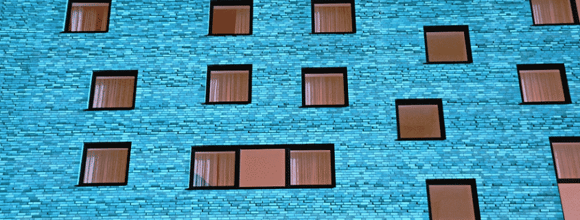 Edificio de apartamentos de color azul turquesa