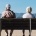 pareja de jubilados sentados en un banco mirando al horizonte juliación españa