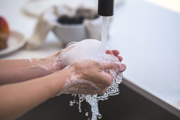 El lavado de manos muy frecuente es característico de algunos TOC