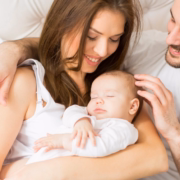 padres disfrutando baja de maternidad