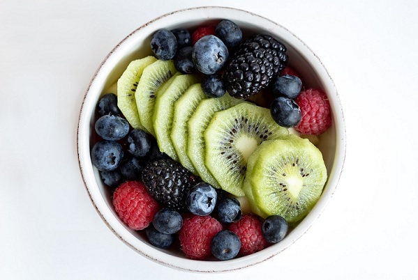 Entre los prebioticos destacan frutas como los arandanoss