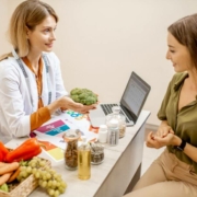 paciente eligiendo entre nutricionista o dietista