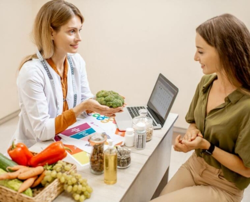 paciente eligiendo entre nutricionista o dietista