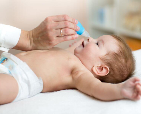 lavado nasal en un bebé