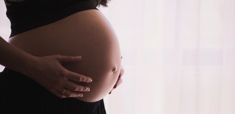 tripa de embarazada en su baja por maternidad y embarazo
