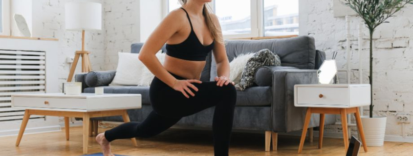mujer practicando yoga para principiantes