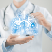 médico irreconocible con representación pulmones en las manos sarcoidosis