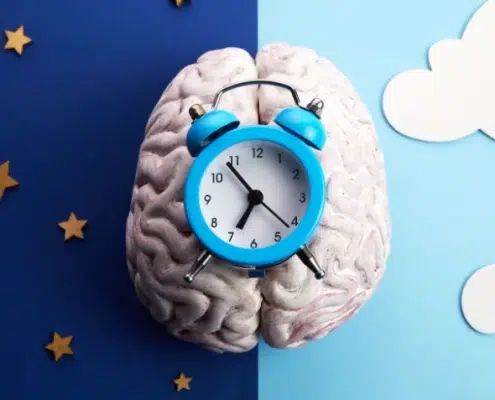 Ilustración de un cerebro, un reloj y cielo