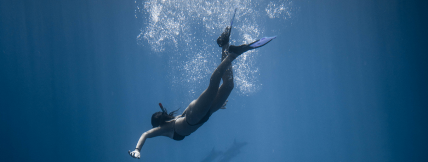 talasofobia nadador en oceano profundo