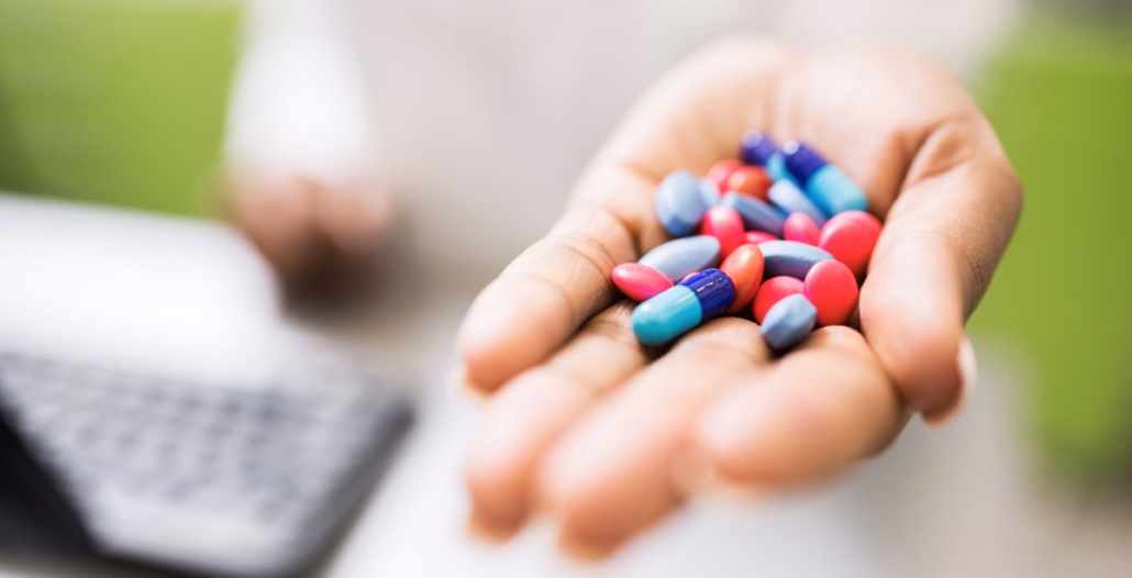 mano con analgesicos