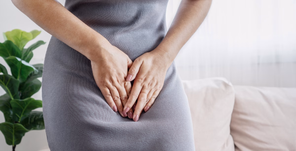 Mujer con expresión de incomodidad relacionada con vaginismo